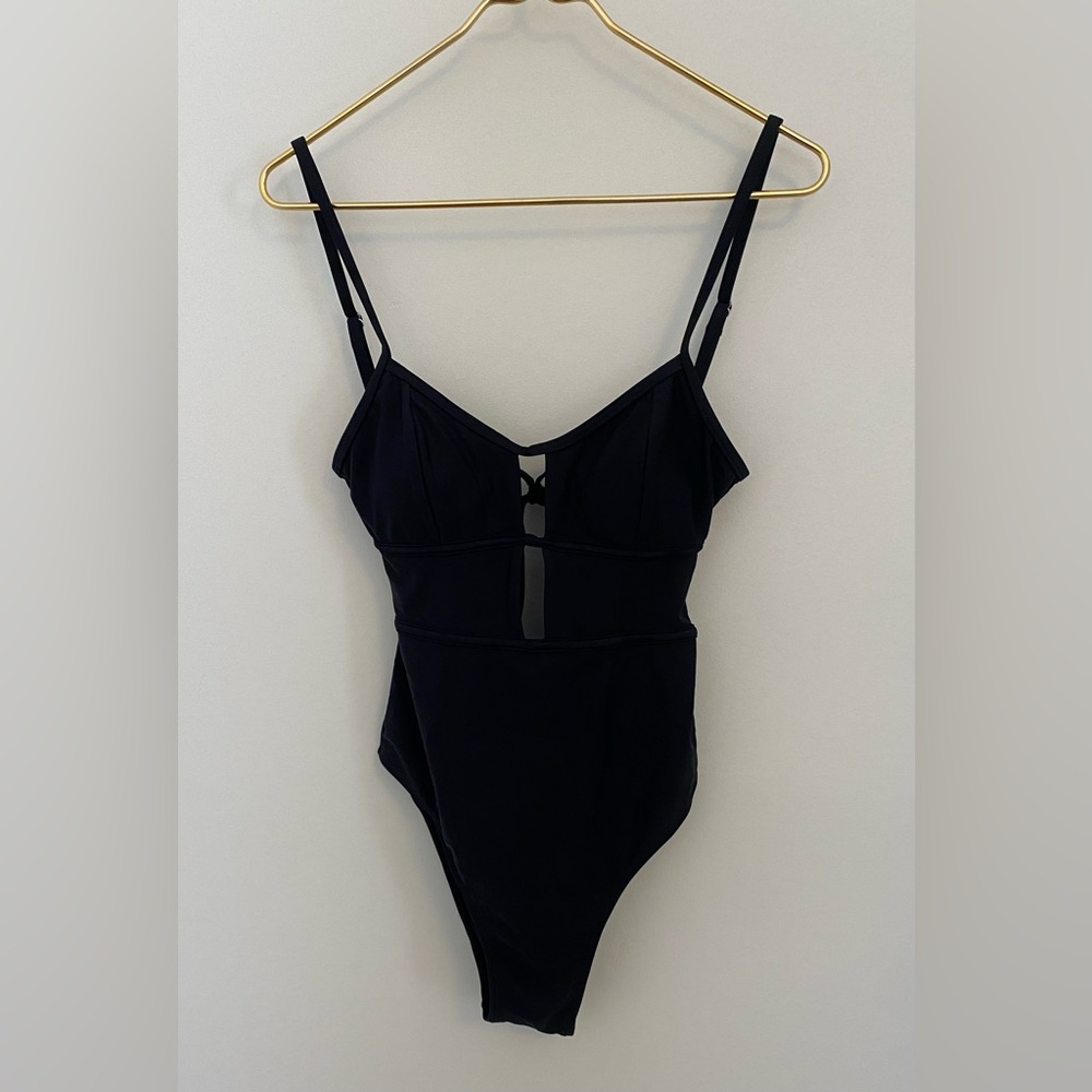 NWT CUPSHE Noir Cut-Out One-Piece, black, S Wn